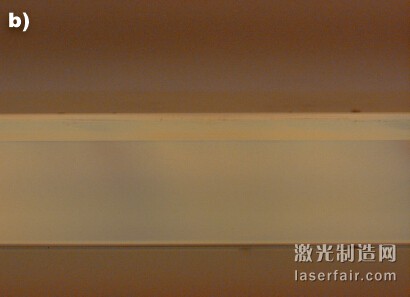 微分干涉相差顯微鏡下的0.77mm厚康寧 CT24玻璃的橫截面。使用CO2碳激光器 （約10μm）（a）切割的部件顯示了剩余應(yīng) 力，而使用CO激光器（約5μm）（b）切割 的部件則無缺陷。